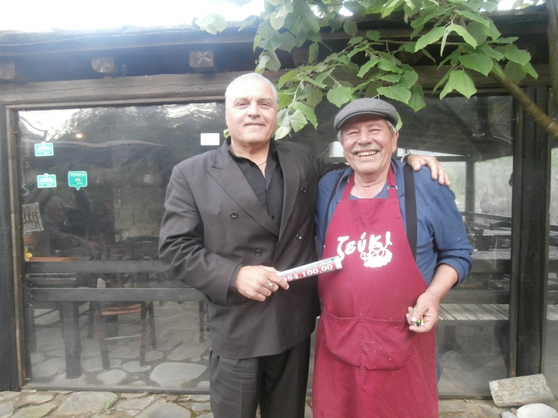 2000 &phi;&upsilon;&tau;ά &delta;&iota;&alpha;&nu;&epsilon;&mu;ή&theta;&eta;&kappa;&alpha;&nu; &sigma;&tau;&eta; &gamma;&iota;&omicron;&rho;&tau;ή &alpha;&nu;&tau;&alpha;&lambda;&lambda;&alpha;&gamma;ή&sigmaf; &sigma;&pi;ό&rho;&omega;&nu; &sigma;&tau;&omicron; &Zeta;&epsilon;ύ&kappa;&iota;