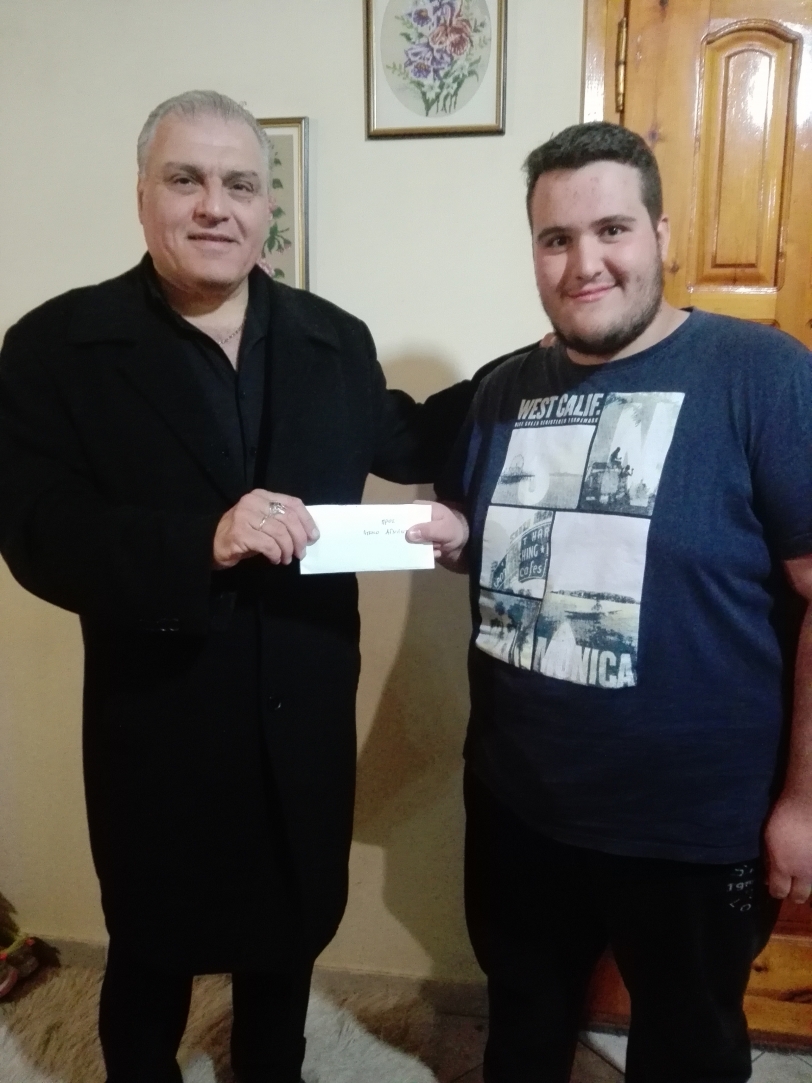 &Beta;&omicron;ή&theta;&eta;&mu;&alpha; 700 &epsilon;&upsilon;&rho;ώ &sigma;&tau;&omicron;&upsilon;&sigmaf; &mu;&alpha;&theta;&eta;&tau;έ&sigmaf; &tau;&omicron;&upsilon; &Lambda;&upsilon;&kappa;&epsilon;ί&omicron;&upsilon; &Alpha;&gamma;&nu;ά&nu;&tau;&omega;&nu; &alpha;&pi;ό &tau;&omicron; &Delta;ή&mu;&alpha;&rho;&chi;&omicron;