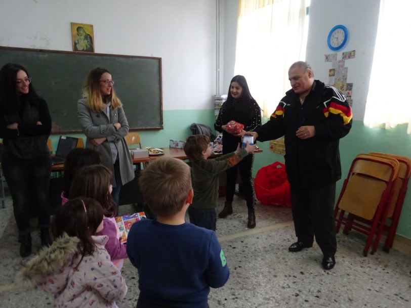 &Eta; &gamma;&iota;&omicron;&rho;&tau;ή  &tau;&omicron;&upsilon; &Kappa;&Delta;&Alpha;&Pi; &kappa;&alpha;&iota; &tau;&alpha; &epsilon;&upsilon;&chi;&alpha;&rho;&iota;&sigma;&tau;ή&rho;&iota;&alpha; &sigma;&tau;&omicron;&nu; &Delta;ή&mu;&alpha;&rho;&chi;&omicron; &alpha;&pi;ό &tau;&omicron;&upsilon;&sigmaf; &mu;&iota;&kappa;&rho;&omicron;ύ&sigmaf; &mu;&alpha;&theta;&eta;&tau;έ&sigmaf;