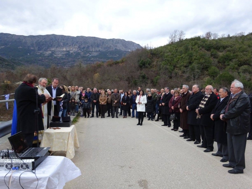 &Mu;&epsilon; &lambda;&alpha;&mu;&pi;&rho;ό&tau;&eta;&tau;&alpha; &epsilon;&omicron;&rho;&tau;ά&sigma;&tau;&eta;&kappa;&alpha;&nu; &kappa;&alpha;&iota; &phi;έ&tau;&omicron;&sigmaf; &tau;&alpha; &Theta;&epsilon;&omicron;&phi;ά&nu;&epsilon;&iota;&alpha; &sigma;&tau;&omicron; &Delta;ή&mu;&omicron;!
