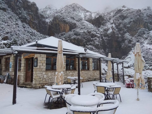 Ξεκίνησαν οι εργασίες αποκατάστασης από τις δύο χιονοστιβάδες στην ΤΚ Καταρράκτη